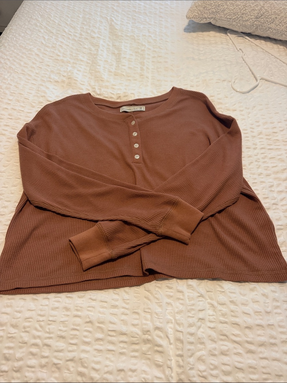 Relaxed Waffle Henley Long Sleeve Top - Rusty rose color
